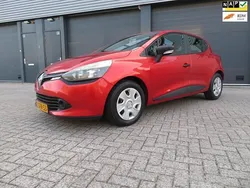 Rood Gebruikt 2013 Renault Clio R.S. Authentique Hatchback | € 5.950 (Eerlijke prijs)