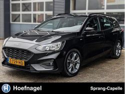 Zwart, metallic lak Gebruikt 2020 Ford Focus ST-Line Stationwagen | € 18.750 (Goede deal)