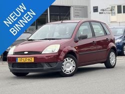 Rood Gebruikt 2002 Ford Fiesta Ambiente Hatchback | € 999 (Eerlijke prijs)