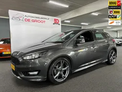Grijs Gebruikt 2017 Ford Focus ST-Line Hatchback | € 12.250 (Iets duurder)