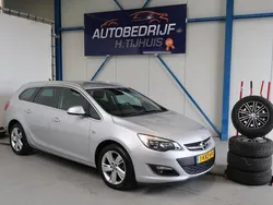 Grijs, metallic lak Gebruikt 2013 Opel Astra Edition Stationwagen | € 4.250 (Eerlijke prijs)