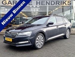 Zwart (metallic) Gebruikt 2022 Skoda Superb Business Line Stationwagen | € 26.445 (Goede deal)