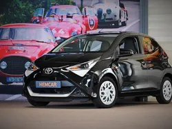 Zwart, metallic lak Gebruikt 2019 Toyota Aygo X-play Hatchback | € 8.950 (Eerlijke prijs)