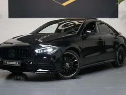 Zwart, metallic lak Gebruikt 2023 Mercedes CLA250e AMG Sedan | € 41.950 (Eerlijke prijs)