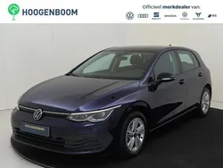 Blauw Gebruikt 2024 VW Golf VIII Business Hatchback | € 25.750 (Goede deal)