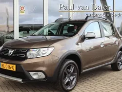 Bruin Gebruikt 2018 Dacia Sandero Stepway Hatchback | € 10.795 (Eerlijke prijs)