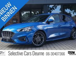 Blauw, metallic lak Gebruikt 2019 Ford Focus ST-Line Hatchback | € 14.900 (Eerlijke prijs)