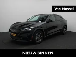 Zwart Gebruikt 2021 Ford Mustang Mach-E SUV | € 26.945 (Goede deal)