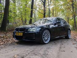 Zwart Gebruikt 2005 BMW 325 Sedan | € 6.999