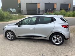 Grijs Gebruikt 2016 Renault Clio IV LIMITED Hatchback | € 8.995 (Eerlijke prijs)