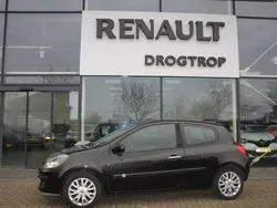 Noir etoile (zwart metallic) Gebruikt 2006 Renault Clio II Dynamique Hatchback | € 4.495 (Duur)