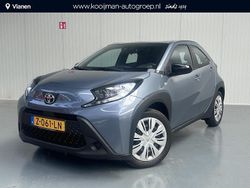 Celestite grey metallic (grijs metallic) Gebruikt 2024 Toyota Aygo X Play SUV | € 19.950