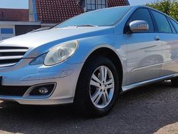 Grijs (metallic) Gebruikt 2007 Mercedes R320 MPV | € 4.500