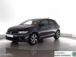 Grijs, metallic lak Gebruikt 2024 VW Polo R-line Hatchback | € 28.950 (Iets duurder)