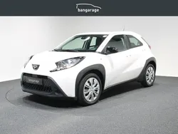 Wit Gebruikt 2022 Toyota Aygo Play Hatchback | € 16.995 (Goede deal)