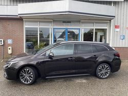 Bruin, metallic lak Gebruikt 2023 Toyota Corolla Edition Stationwagen | € 34.445 (Eerlijke prijs)