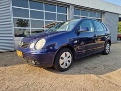 Blauw, metallic lak Gebruikt 2002 VW Polo Hatchback | € 799 (Goede deal)