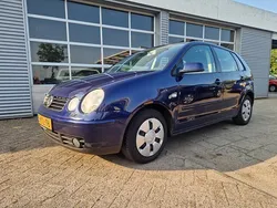 Blauw, metallic lak Gebruikt 2002 VW Polo Hatchback | € 999 (Goede deal)