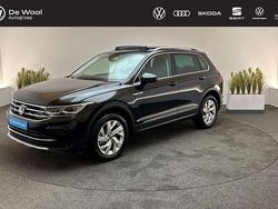 Deep black pearl effect Gebruikt 2023 VW Tiguan Elegance SUV | € 36.795 (Eerlijke prijs)
