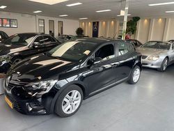 Zwart Gebruikt 2022 Renault Clio V Zen Hatchback | € 13.950 (Goede deal)