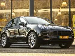 Zwart, metallic lak Gebruikt 2017 Porsche Macan Turbo SUV | € 39.950 (Eerlijke prijs)