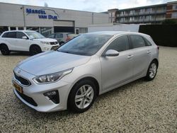 Grijs Gebruikt 2020 Kia Ceed Hatchback | € 15.950 (Eerlijke prijs)