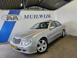 Grijs, metallic lak Gebruikt 2003 Mercedes E200 Elegance Sedan | € 11.750 (Duur)