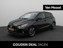 Phantom black (x5b) Gebruikt 2023 Hyundai i20 Comfort Hatchback | € 21.240 (Eerlijke prijs)