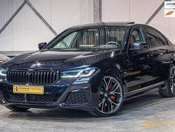 Zwart Gebruikt 2023 BMW 545e M Sport Sedan | € 58.950 (Eerlijke prijs)