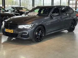 Grijs Gebruikt 2022 BMW 320 M Sport Stationwagen | € 25.945 (Eerlijke prijs)