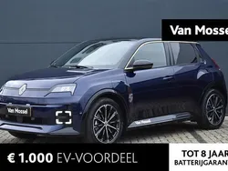 Bleu norctune & noir Gebruikt 2024 Renault R5 Iconic Hatchback | € 31.940 (Eerlijke prijs)