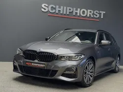 Grijs, metallic lak Gebruikt 2021 BMW 318 M Sport Stationwagen | € 35.777 (Duur)