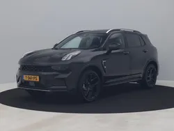 Zwart, metallic lak Gebruikt 2023 Lynk & Co 01 SUV | € 29.500 (Eerlijke prijs)