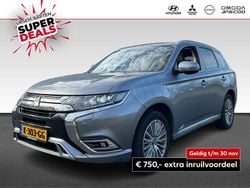 Grijs, metallic lak Gebruikt 2020 Mitsubishi Outlander Intense+ SUV | € 20.930 (Eerlijke prijs)