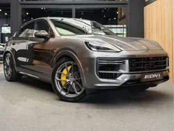 Grijs Gebruikt 2025 Porsche Cayenne Turbo E-Hybrid SUV | € 234.995 (Super prijs)