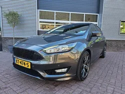 Grijs Gebruikt 2016 Ford Focus ST-Line Hatchback | € 12.950 (Iets duurder)