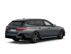 Grijs Nieuw 2025 BMW 530e M Sport Stationwagen | € 91.267 (Eerlijke prijs)