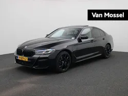 Zwart, metallic lak Gebruikt 2022 BMW 520 M Sport Sedan | € 36.945 (Eerlijke prijs)