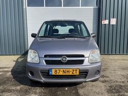 Paars Gebruikt 2003 Opel Agila Essentia Hatchback | € 750 (Goede deal)