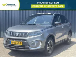 Grijs, metallic lak Gebruikt 2022 Suzuki Vitara Style SUV | € 26.940 (Eerlijke prijs)