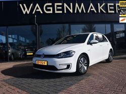 Wit, metallic lak Gebruikt 2017 VW e-Golf Hatchback | € 10.450 (Eerlijke prijs)