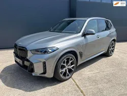 Grijs, metallic lak Gebruikt 2023 BMW X5 M Sport SUV | € 89.999 (Super prijs)