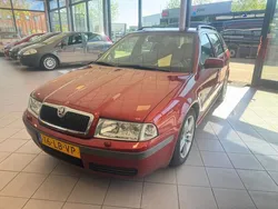 Oranje Gebruikt 2002 Skoda Octavia Elegance Stationwagen | € 1.450