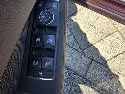 Bruin Gebruikt 2010 Mercedes E200 Avantgarde Sedan | € 14.950 (Iets duurder)