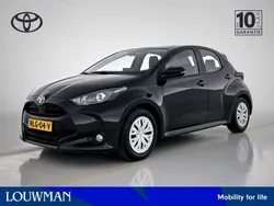 Zwart Gebruikt 2024 Toyota Yaris Hybrid Active Hatchback | € 23.445 (Eerlijke prijs)
