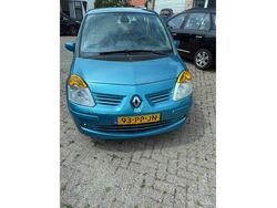 Blauw Gebruikt 2004 Renault Modus Luxe MPV | € 750 (Goede deal)