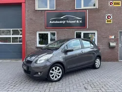 Grijs, metallic lak Gebruikt 2010 Toyota Yaris Hatchback | € 6.395 (Eerlijke prijs)