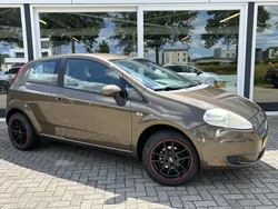 Bruin Gebruikt 2009 Fiat Punto Lusso Hatchback | € 1.450 (Eerlijke prijs)