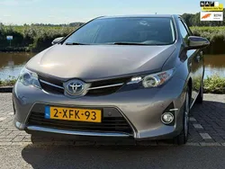 Bruin, metallic lak Gebruikt 2013 Toyota Auris Hybrid Hatchback | € 10.895 (Eerlijke prijs)