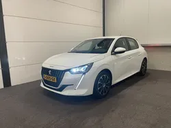 Wit Gebruikt 2021 Peugeot 208 Allure Hatchback | € 20.950 (Eerlijke prijs)